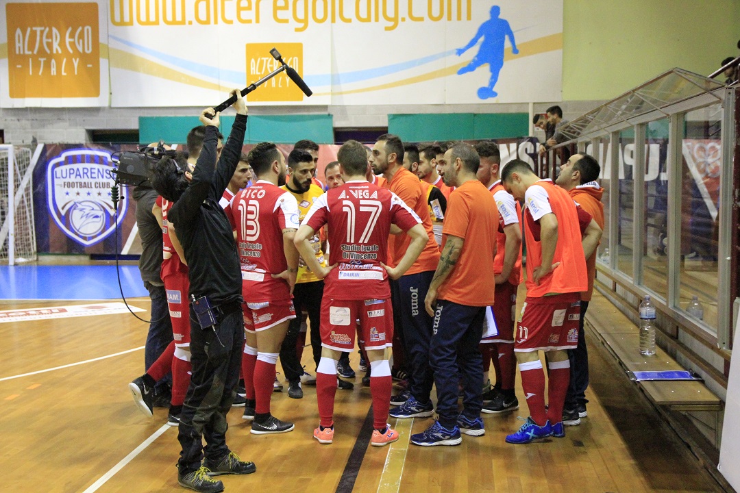 Nelle foto (credit Luca Marazzato) un time out azzurro