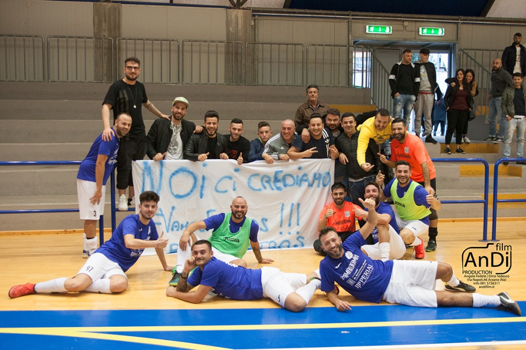 L'Arzano dopo la vittoria con l'ischio (www.friendsarzano.com)