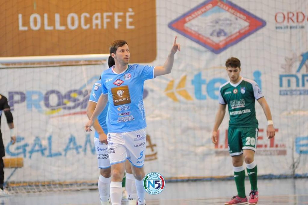 Davì con la maglia del Napoli
