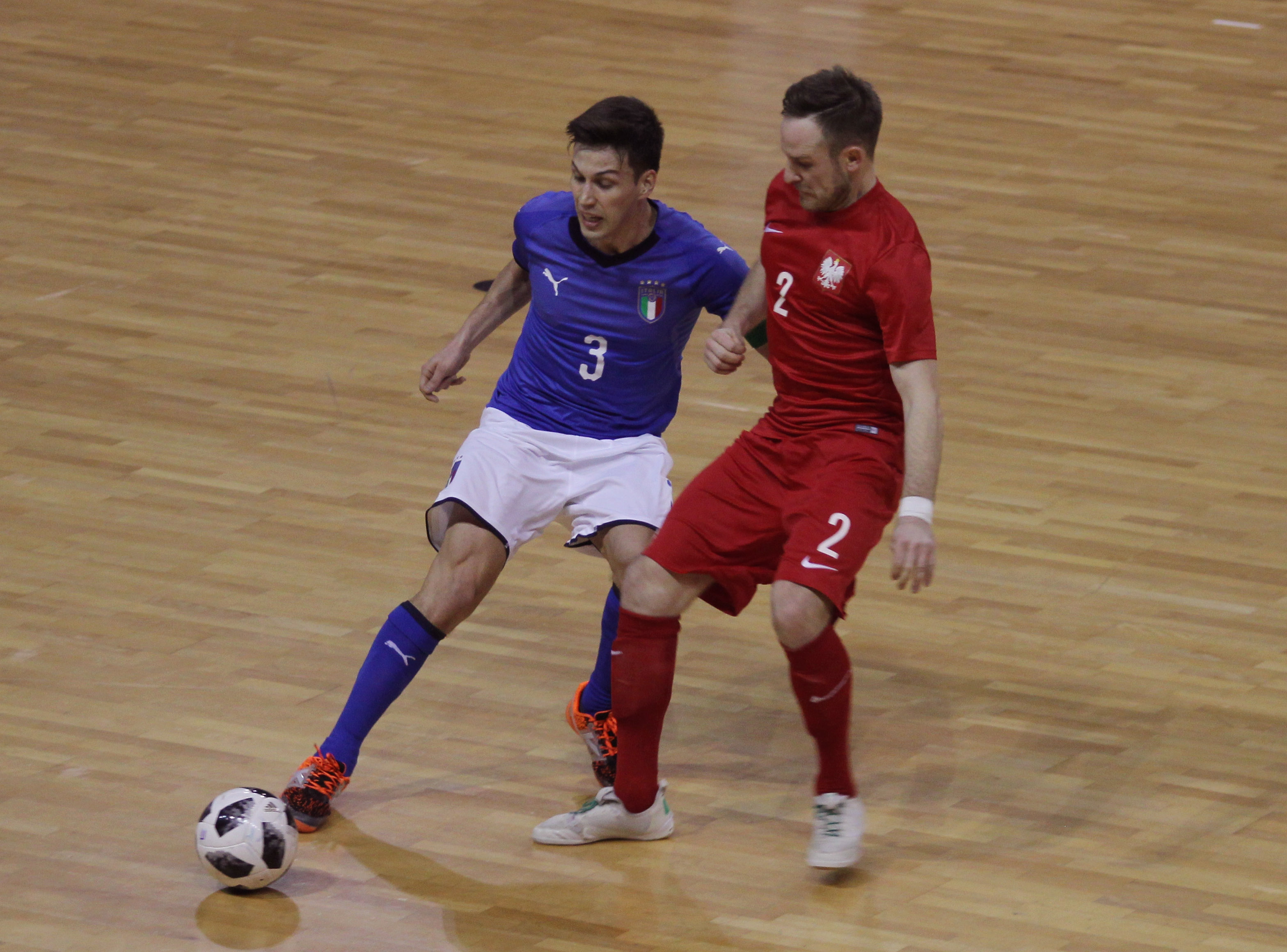 GENZANO DI ROMA, ITALY - JANUARY 22: Gabriel Lima #3 of Italy competes for the ball with Kubik Michal of Poland during the Futsal International Friendly match between Italy and Poland on January 22, 2018 in Genzano di Roma, Italy. (Photo by Paolo Bruno/Getty Images)