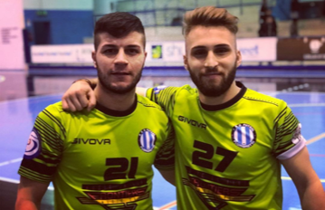 Francesco Calabrese e Luca Piantadosi con la maglia del Futsal Fuorigrotta