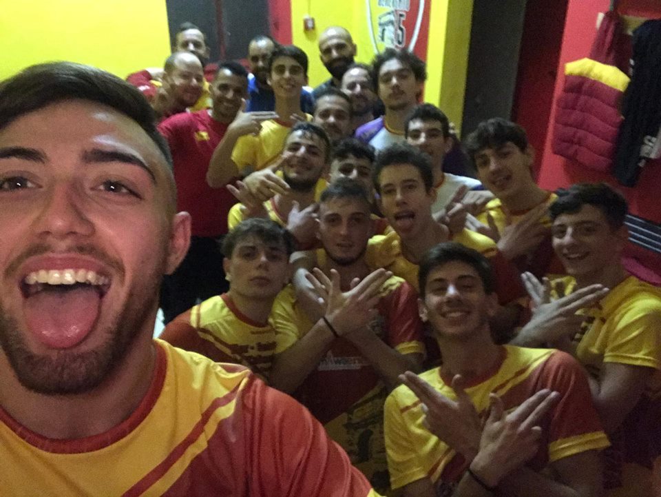 La gioia dei ragazzi dell'U19 élite del Benevento 5