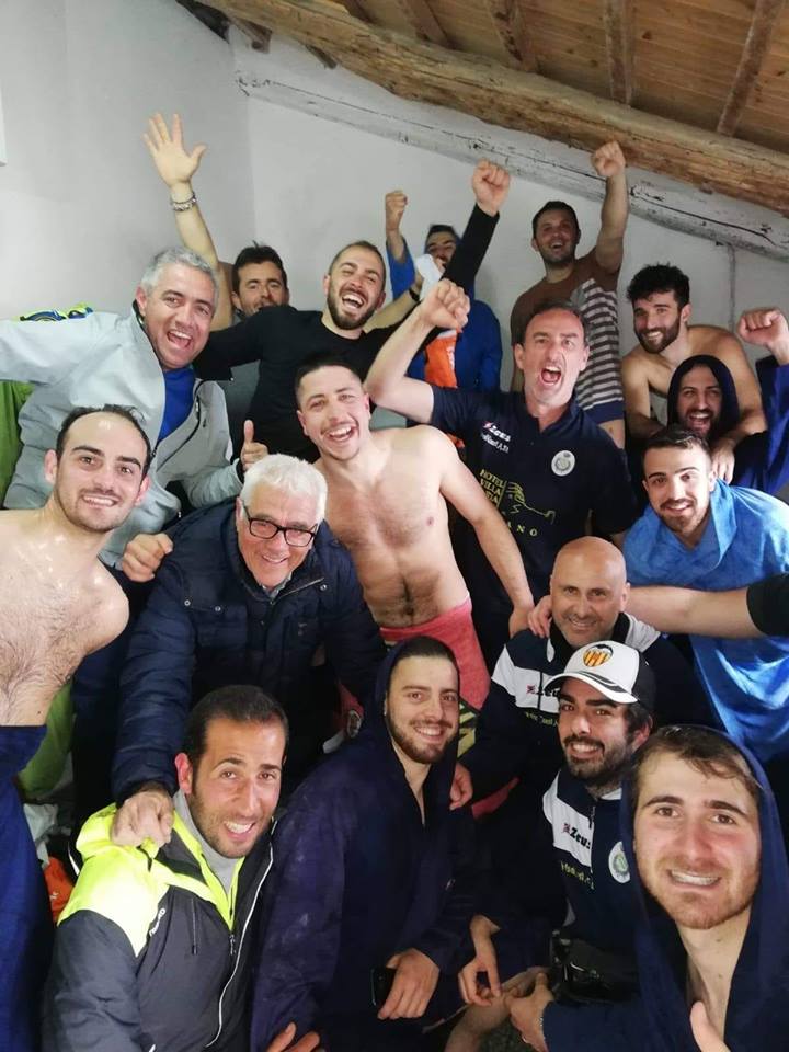 L'esplosione di gioia del Futsal Coast negli spogliatoi