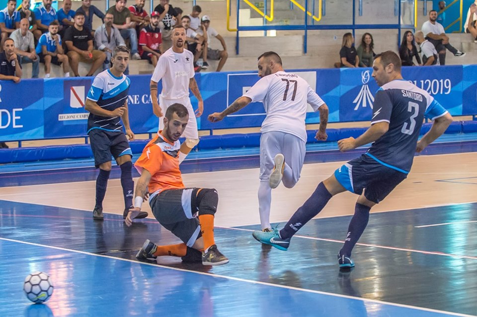 Il 2-0 di tacco di Antonio Campano in Atletico Frattese-Futsal Coast Foto: Alessandro Vitiello
