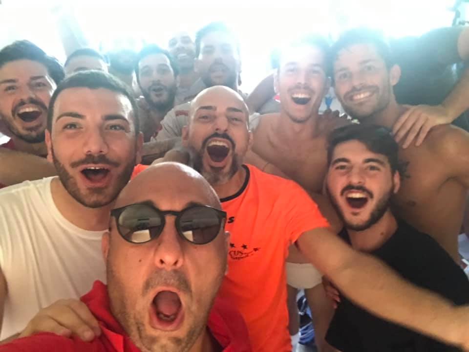 Il selfie del Cus Napoli negli spogliatoi