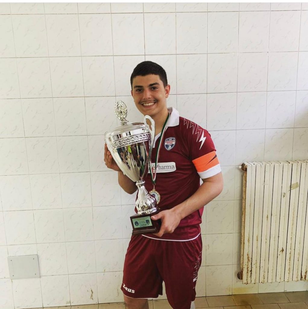Davide Piacente, in foto capitano dell'U19 élite con il trofeo conquistato nella passata stagione
