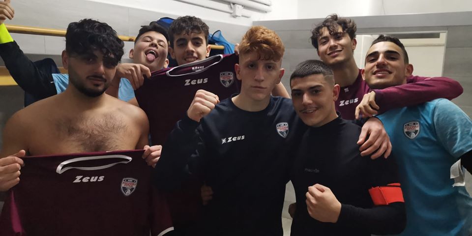 La gioia dell'Under 21 del Pozzuoli Futsal Flegrea