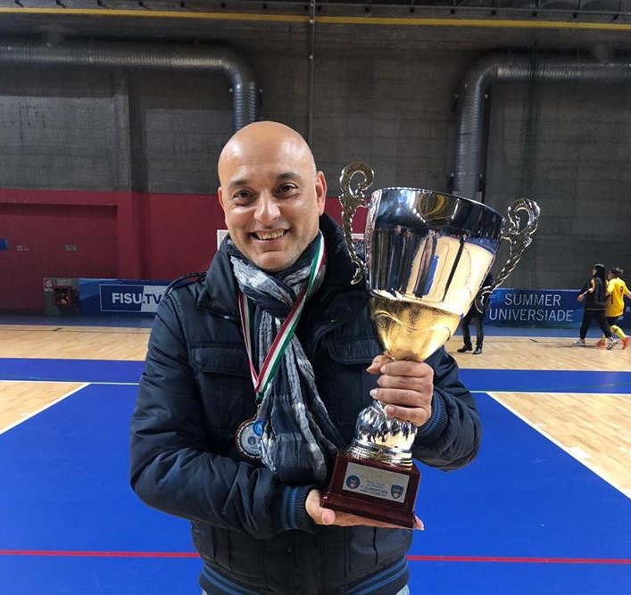 Max Lanteri con la Coppa di C1 femminile sollevata a dicembre con lo Spartak