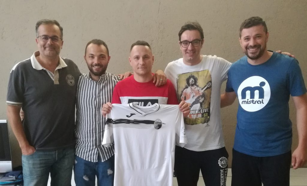 Da sx a dx Piero Campana, presidente Campana Futsal, Andrea Ciullo, mister Cosimo Sorice, Luca Donatiello ed il ds Nicola Fascione