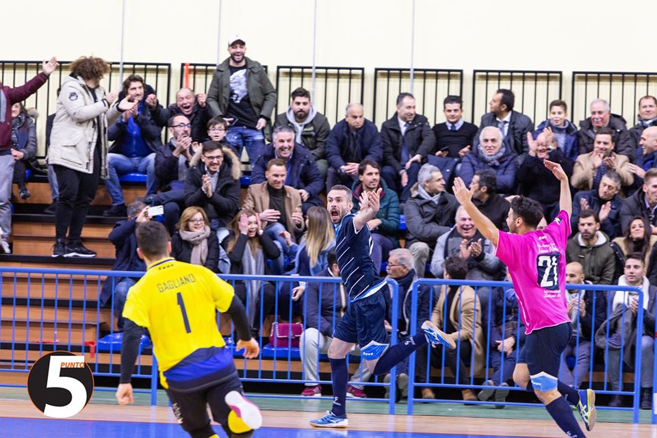 Francesco Ferraioli esulta dopo il goal al Sala Consilina in finale di coppa Campania nello scorso gennaio Foto: Sollo