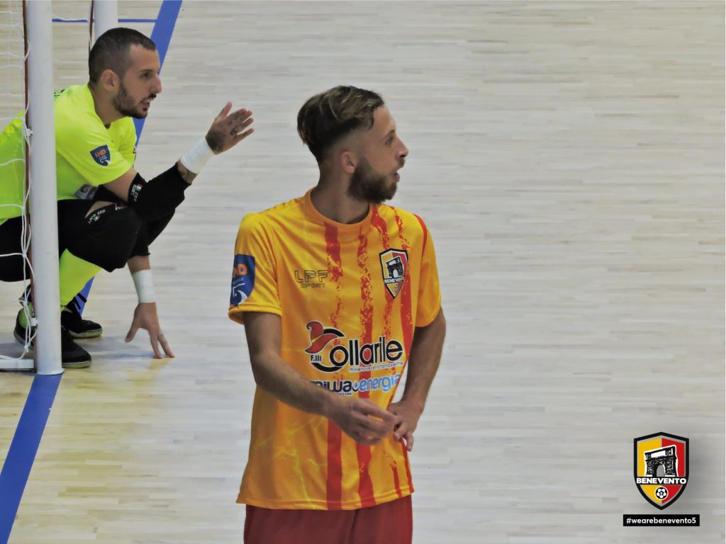 Antonio Piperno con la maglia del Benevento 5