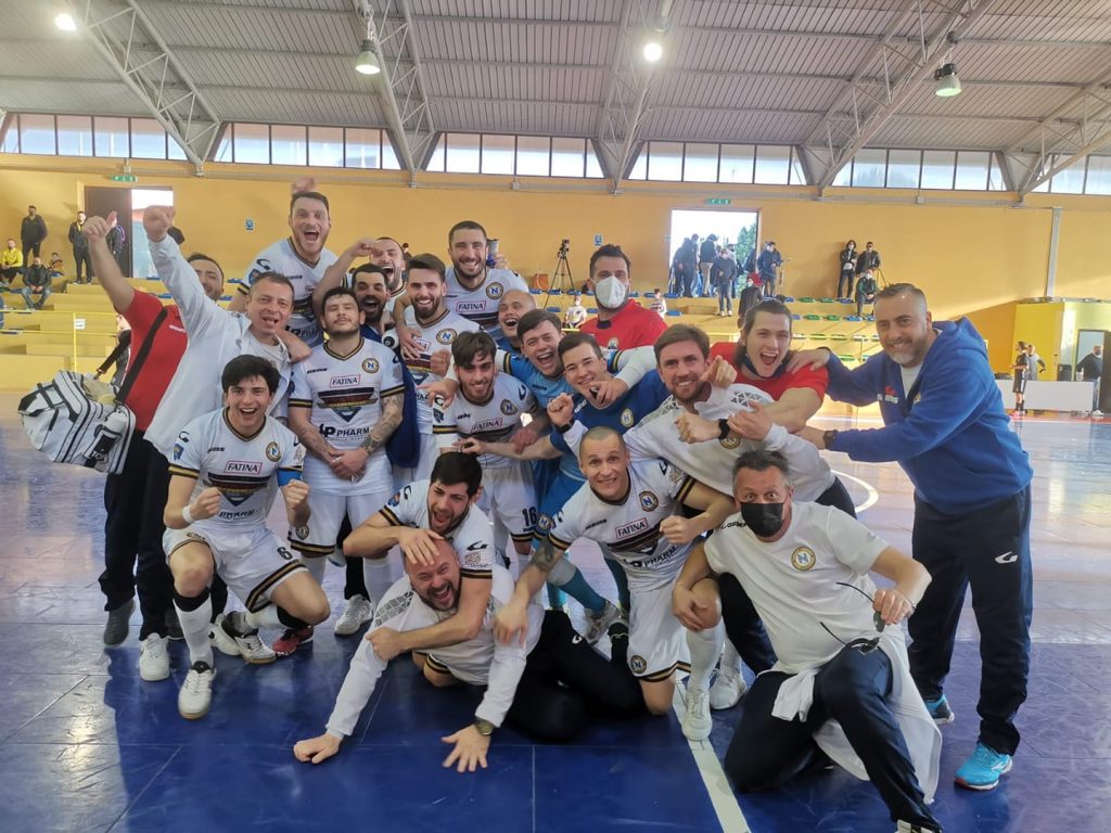 L'esultanza del Napoli sul campo del Cataforio