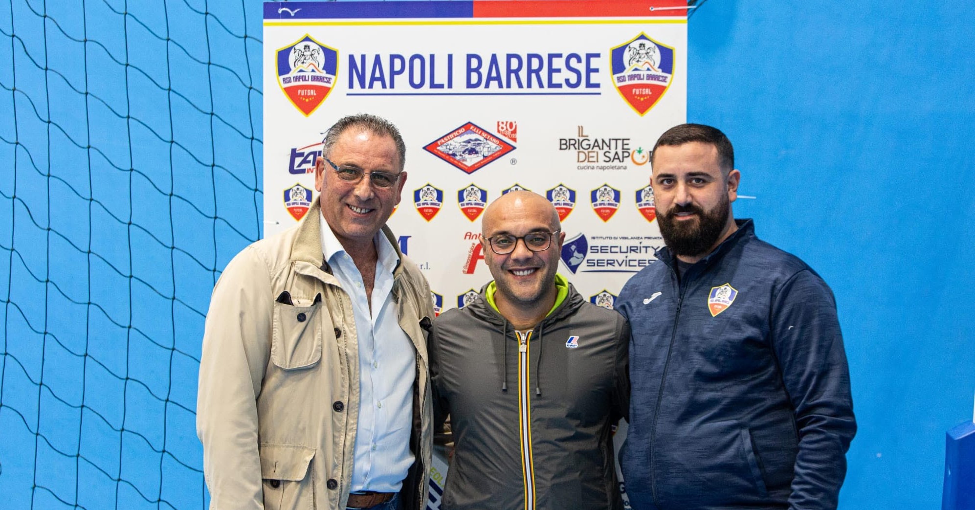 Il nuovo ds della Napoli Barrese Vincenzo Russo con il presidente Umberto Fiore ed il dg Matteo Viviano Foto: Sollo