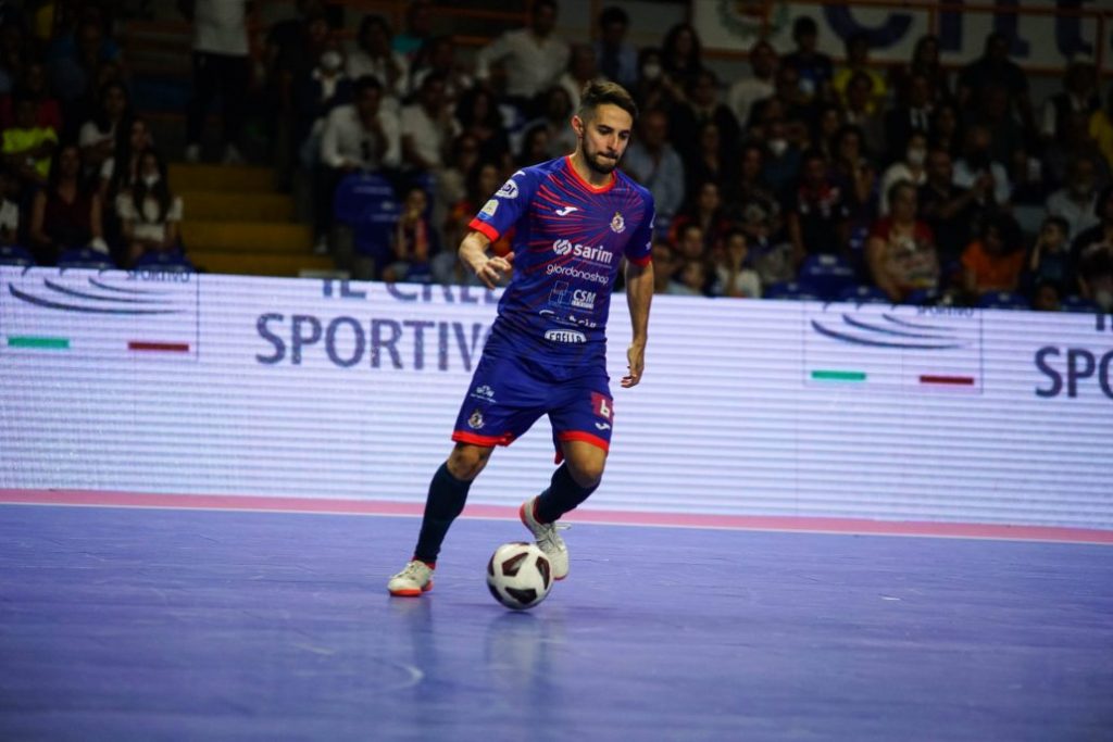 Vavà con la maglia della Feldi Eboli