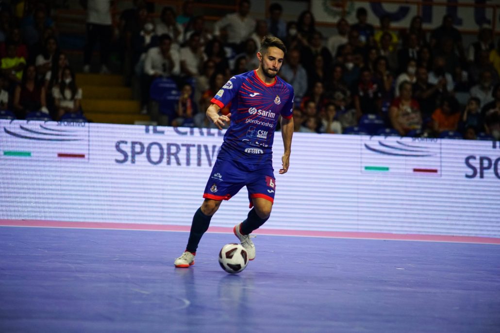 Vavà con la maglia della Feldi Eboli