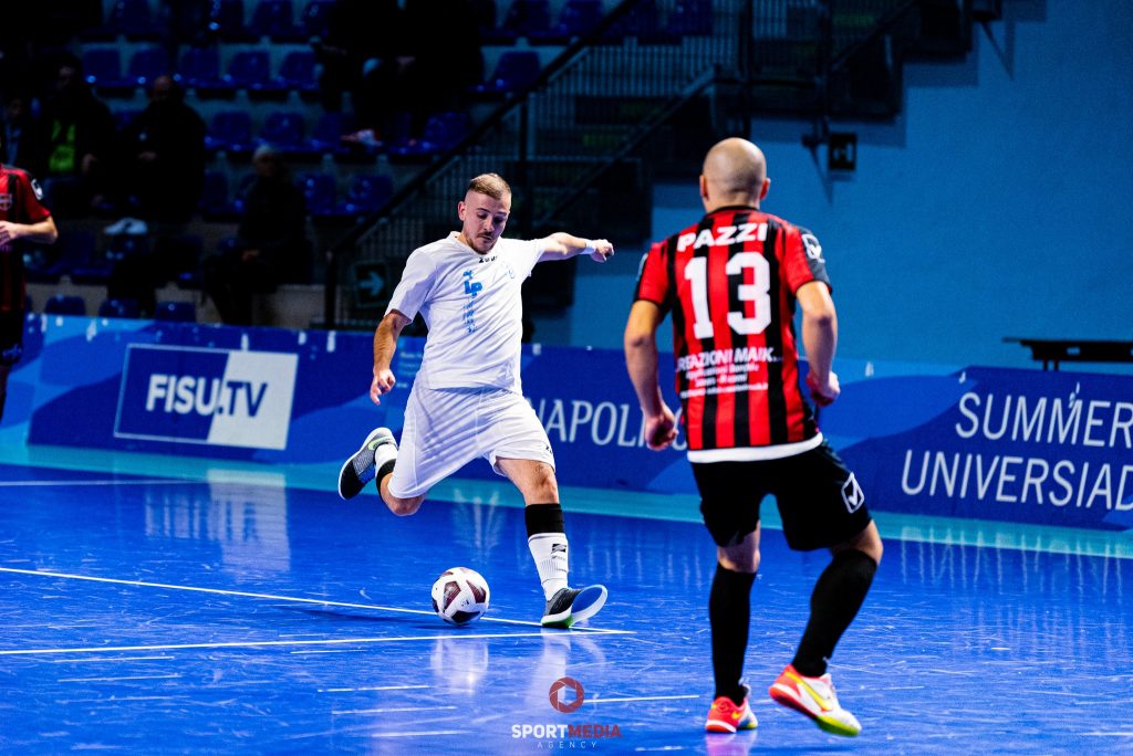 Fabrizio Guido contro Antonio Pazzi in Cp Futsal vs Terzigno di sabato scorso (fonte foto: FB Cp)