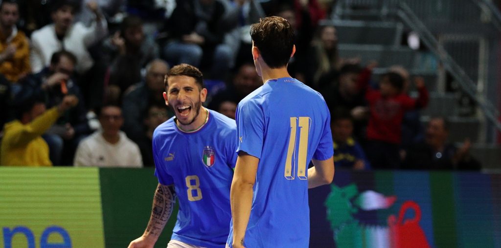 AVERSA, ITALY - NOVEMBER 09: Gabriel Motta of Italy celebrates after scoring the 4-0 goal during the 2024 FIFA Futsal World Cup Qualifier match between Italy and Sweden on November 09, 2022 in Aversa, Italy. (Photo by Francesco Pecoraro/Getty Images)