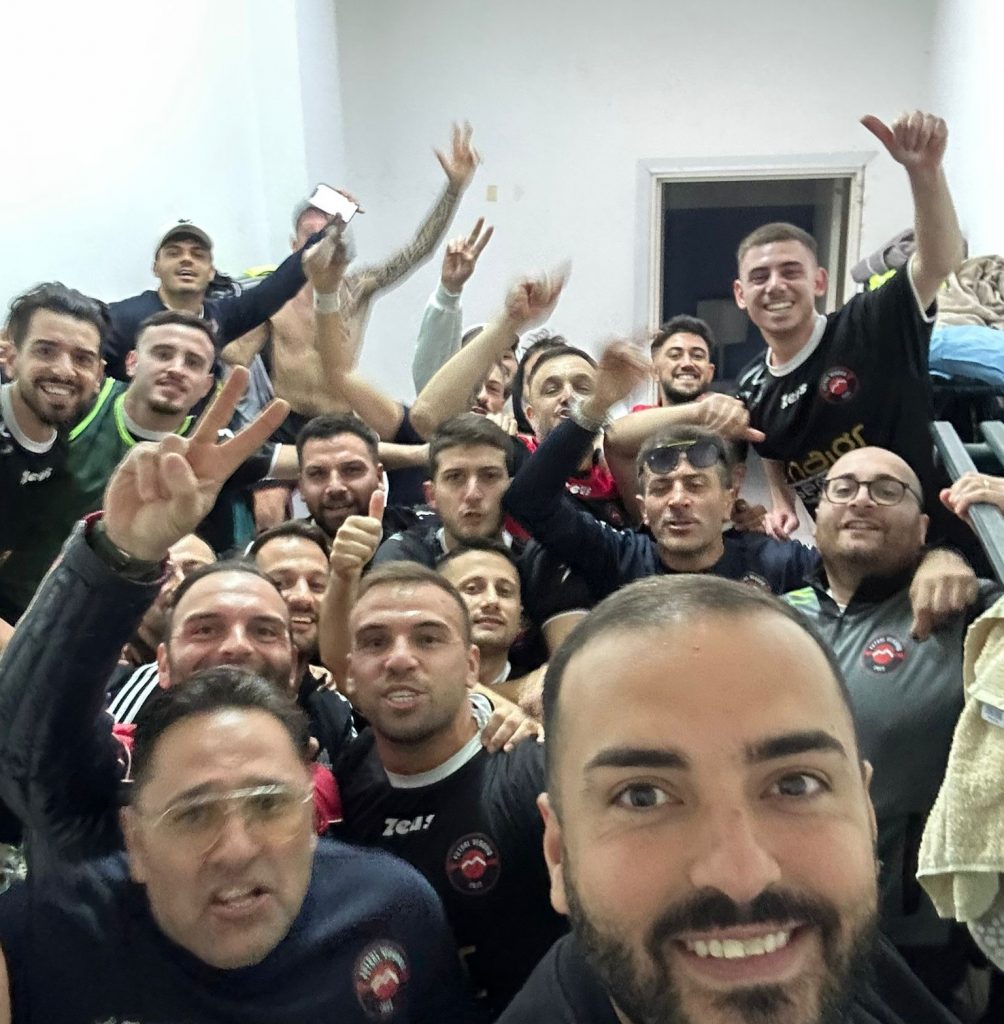 L'esultanza del Futsal Vesuvio negli spogliatoi