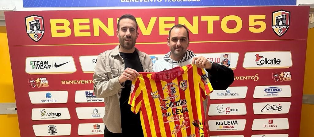 Lolo Suazo con il dg del Benevento 5 Antonio Collarile