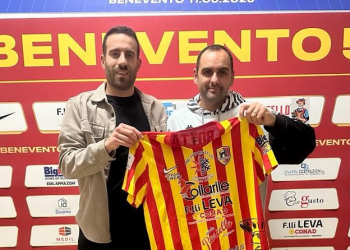 Il Benevento 5 fa il colpaccio e riporta Lolo Suazo in Campania. Il dg Collarile: “Operazione più importante della nostra storia, lusso per la categoria”