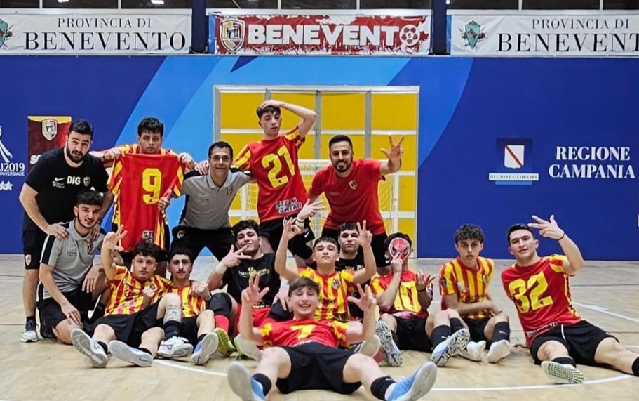 La gioia del Benevento 5 U19, giunto agli ottavi scudetto