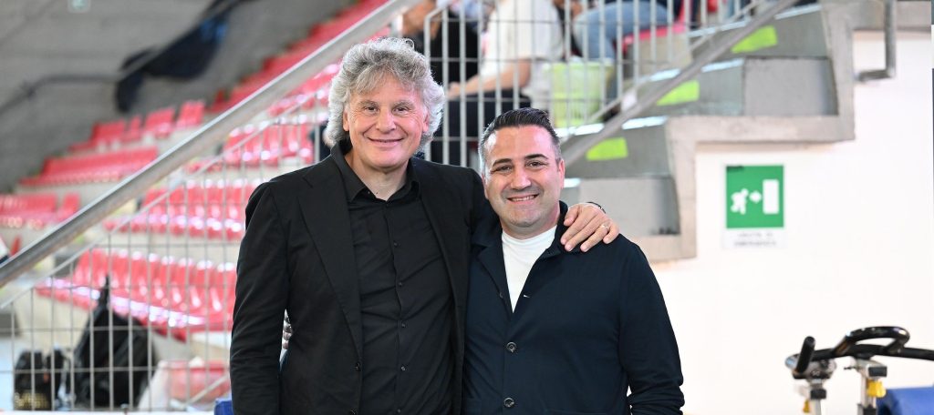 Serafino Perugino, presidente Napoli Futsal (sx), con il presidente della Feldi Eboli Gaetano Di Domenico (dx) Foto: Pinelli