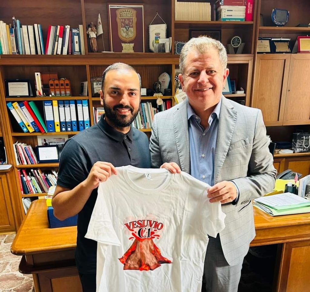 Il presidente del Futsal Vesuvio Alessandro Borriello in compagnia del sindaco di San Sebastiano al Vesuvio Giuseppe Panico