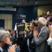 Il Presidente Stefano Castiglia rende omaggio ad Alberto Lorenzin durante la Supercoppa