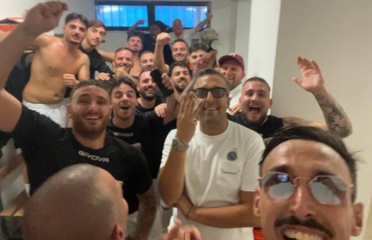 Il selfie del Real Acerra negli spogliatoi