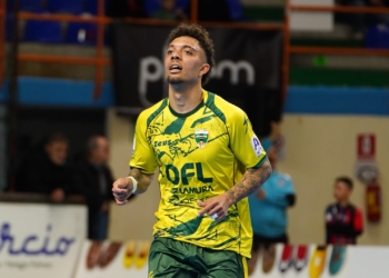 Carlos riacciuffa due volte la Feldi: pari e patta nel derby del PalaSele