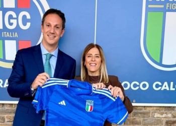 Il Presidente Castiglia e i delegati assembleari con il Presidente della Figc Gravina a Coverciano