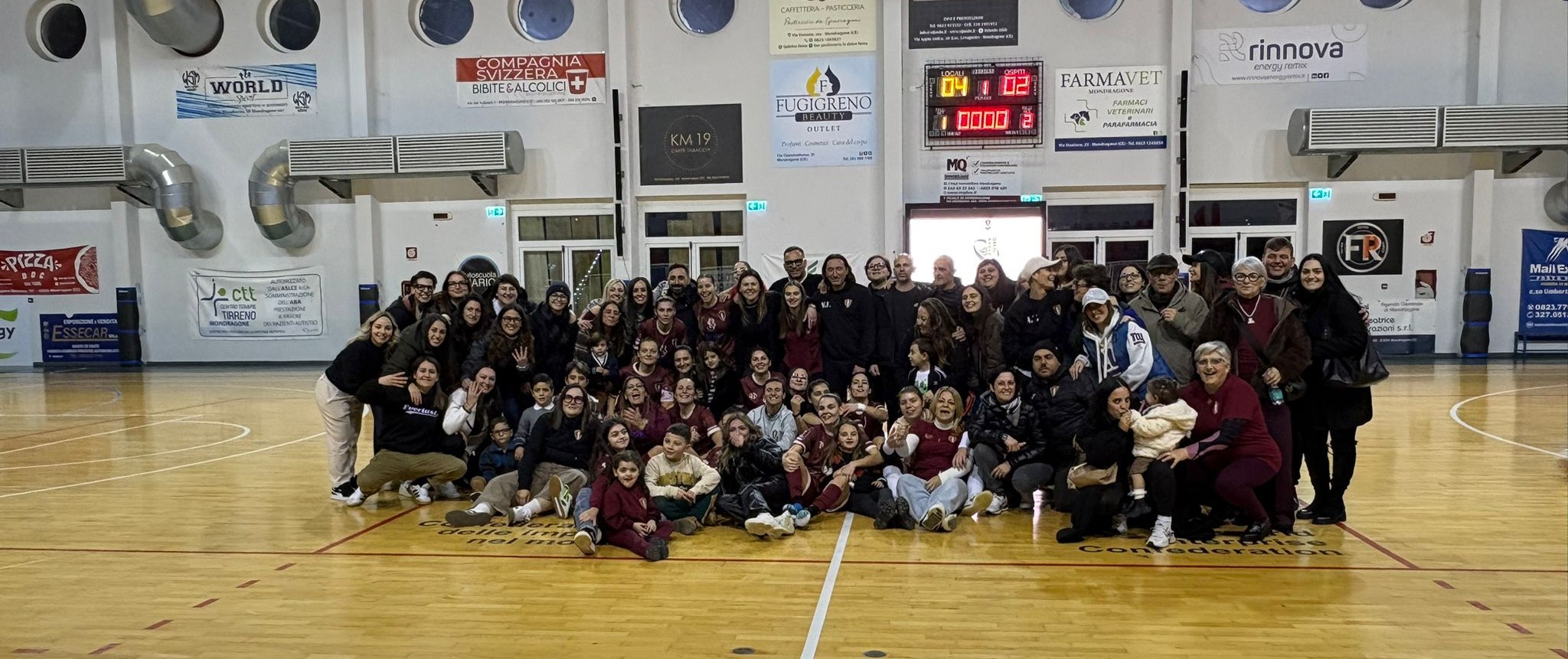 L'esultanza collettiva della Lady Mondragone