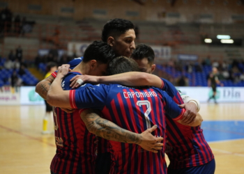 Un derby intensissimo è della Feldi: Napoli rimontato al PalaSele, le volpi balzano al secondo posto
