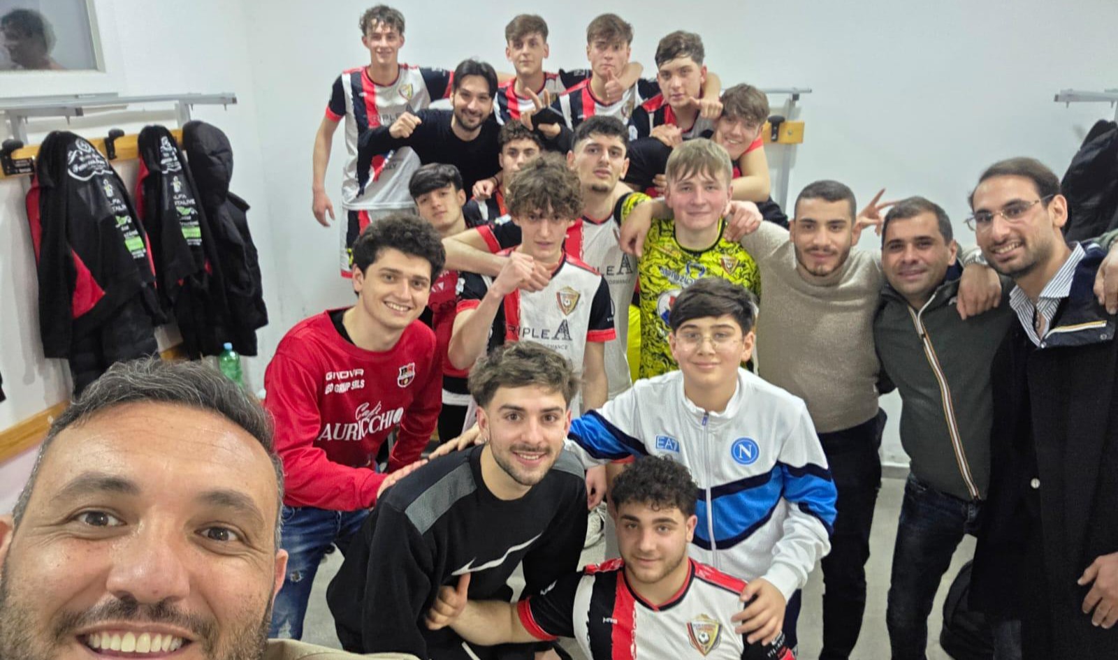 La gioia della Fortitudo Vesuviani U19, vittoriosa nel big match