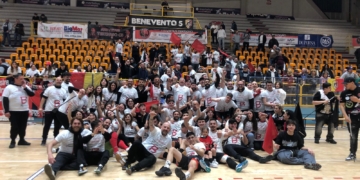 La Virtus Terzigno vola in B: il PalaTedeschi si tinge di rossonero, cinquina al Victoria Solofra