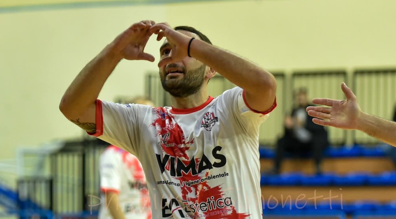 Benedetto Ventura esulta con la maglia del Cicalesi in una foto di Simonetti