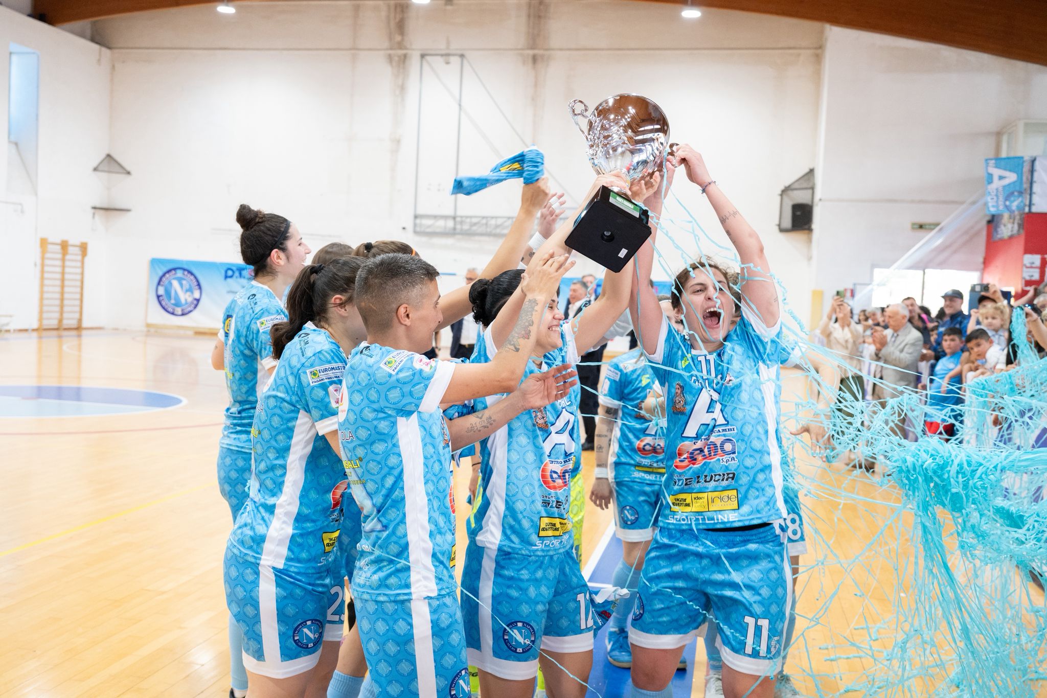 La Woman Napoli festeggia il ritorno in serie A