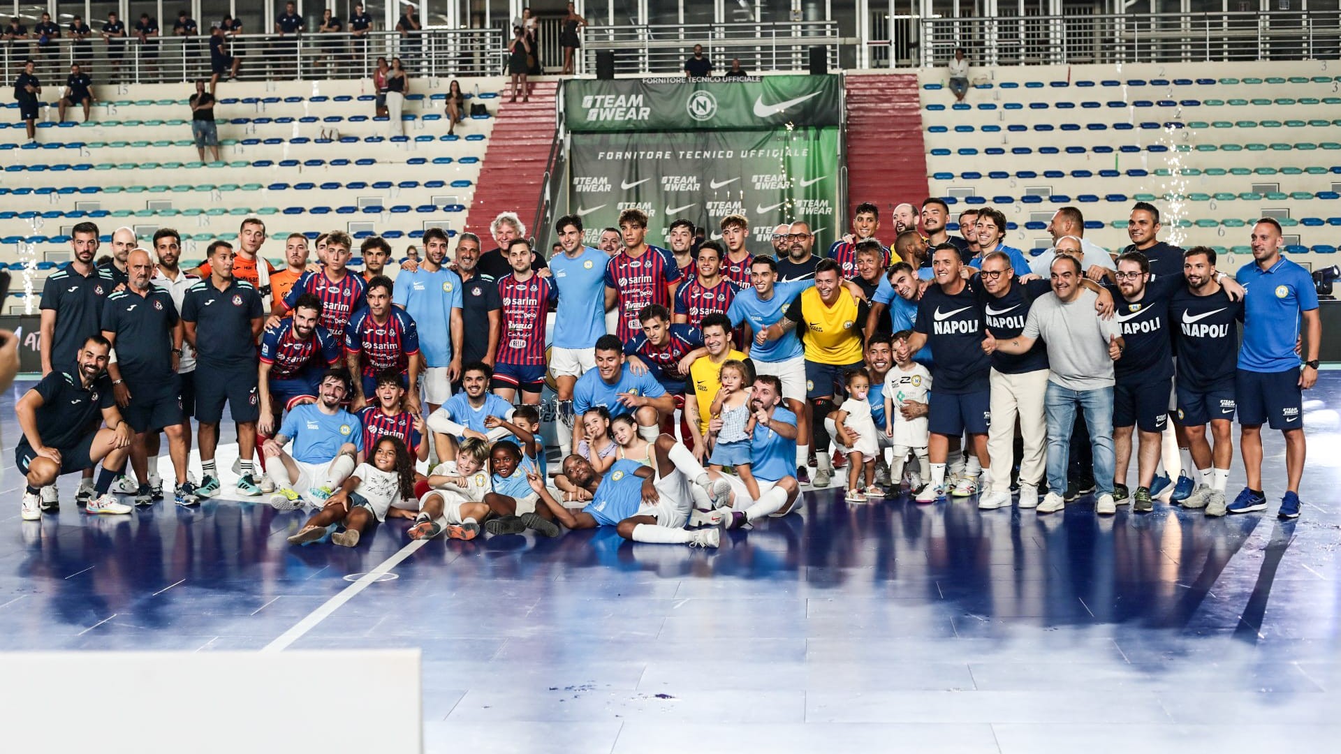 Napoli Futsal e Feldi nell'abbraccio finale del I Torneo Internazionale Città di Napoli
foto: Peppe Sollo